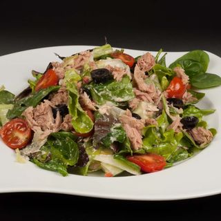 Салата риба тон