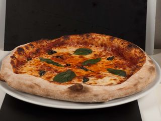 Пица Маргарита (1.5кг)  + Coca Cola кен