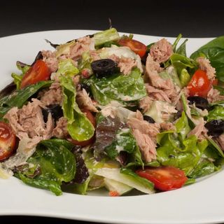 Салата Цезар с риба тон