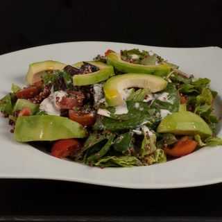 Салата спанак с червена киноа