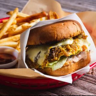 Пилешки Бургер / Chicken Burger+FREE CAN OF COLA