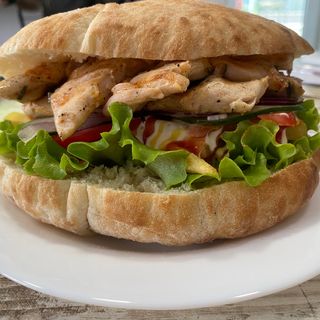 Бургер с двойно пилешко бон филе (450г)