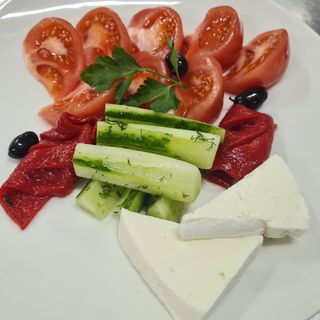 Традиционна салата (400г)