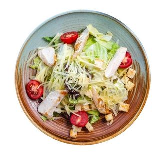 САЛАТА ЦЕЗАР С ПИЛЕ