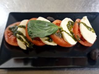 САЛАТА КАПРЕЗЕ