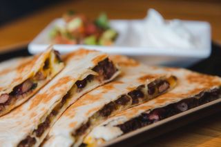 НОВО! Авторска кесадия с мляно телешко месо Блек Ангъс (450г)