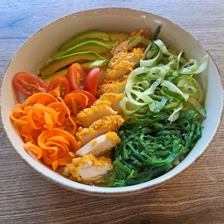 Меню Поке боул с пилешко