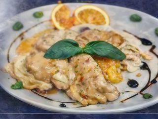 Пиле със сос от сирена - 300 гр.