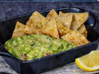Гуакамоле с лаваш