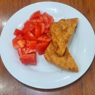 Пълнен кашкавал с гарнитура