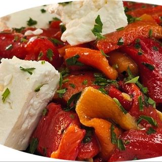 Салата печени чушки със сирене (300г)