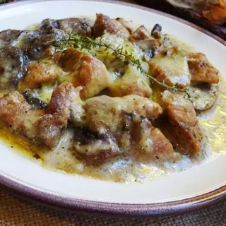Свинско с гъби и сос братен джус