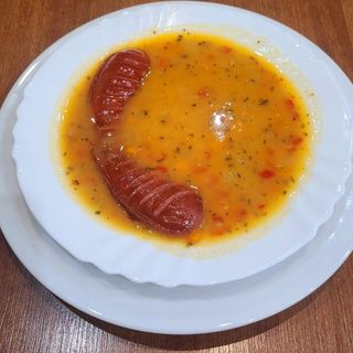 Боб с наденица
