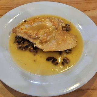 Пилешко филе с гъбен сос (300г)