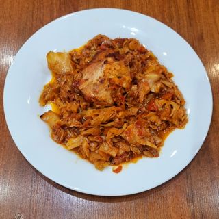 Свинско със зеле