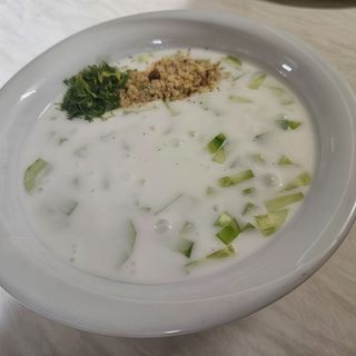 Традиционен таратор с орехи и копър