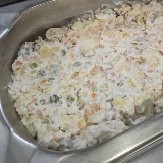 Руска салата (200г)