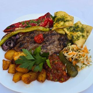 Сръбска Плескавица - комбо (600г)