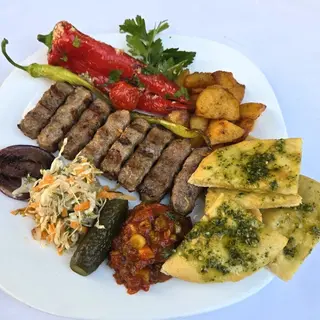 Сръбски кебапчета - комбо (600г)