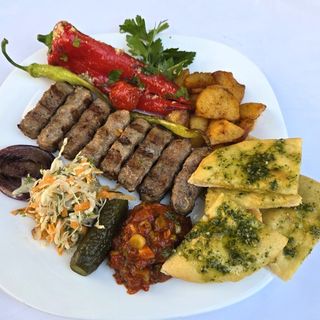 Сръбски кебапчета - комбо (600г)