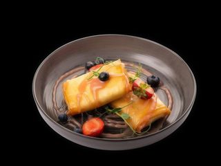 Фермерско овче сирене с точени кори и горски плодове