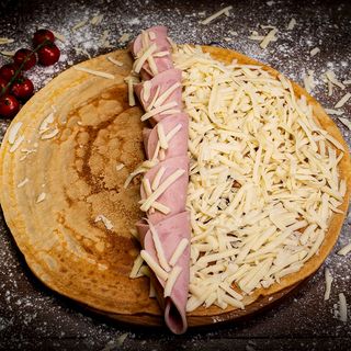 Със шунка и кашкавал