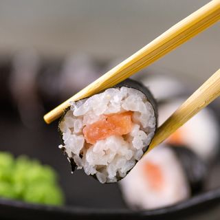 Суши Хосомаки пушена сьомга (8бр)