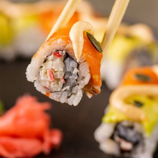 Суши Дъга урамаки (8бр)