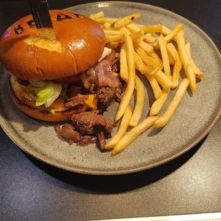 Бургер с дърпано телешко