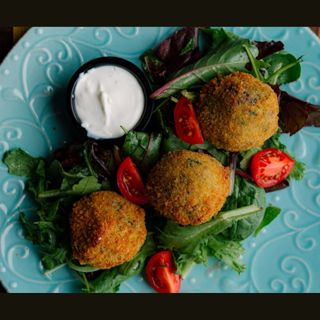 Кюфтенца с киноа И БЕЙБИ СПАНАК