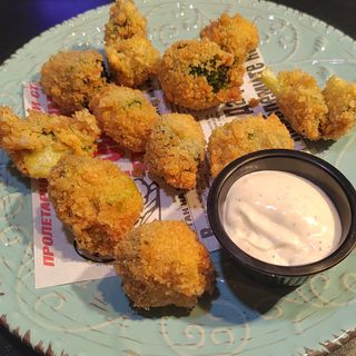 Хрупкави броколи с млечен сос (300г)