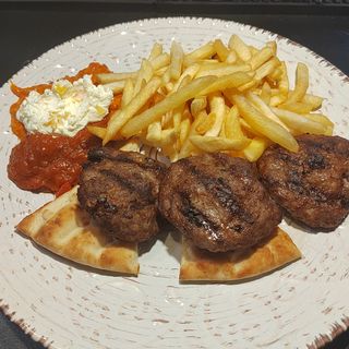 Телешки кюфтенца с моцарела (380г)