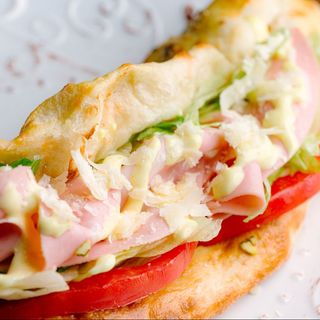 ПИАДИНА С МОРТАДЕЛА