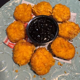 Хапки топено сирене с корнфлйекс-дженовезе