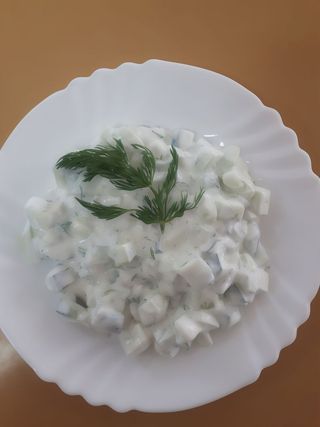 Салата Снежанка с пресни краставици (300гр)