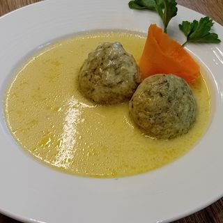 Кюфтета с бял сос (460гр)