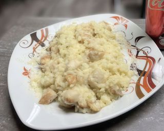 Ризото с пилешко месо сметана и гъби (400г)