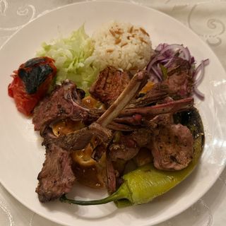 Агнешки котлет  с гарнитура