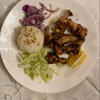 Пилешки бутчета на жар с гарнитура