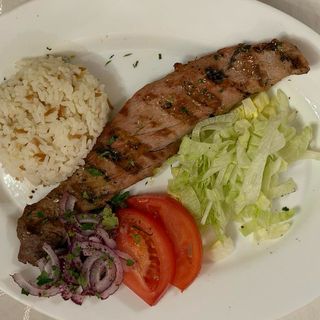 Свинско бон филе с гарнитура