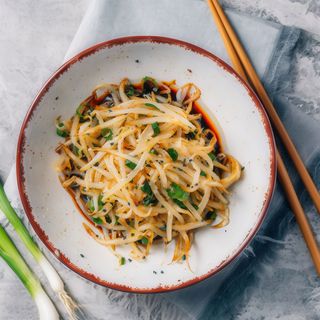 Салата от соеви кълнове (300г)