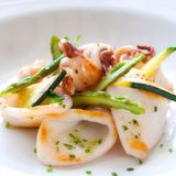 Калмари върху метална плоча (400г)