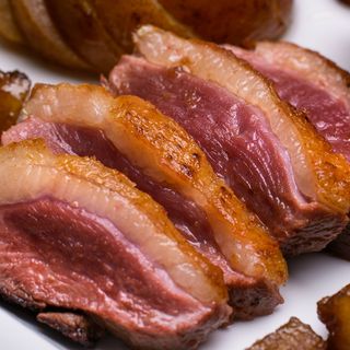 Патешко месо в сладко-кисел сос (500г)