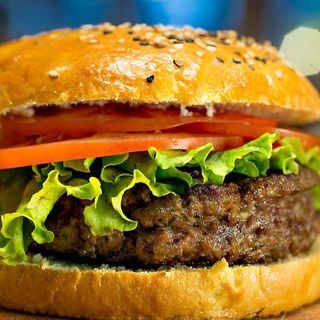 Бургер Хюстън с яйце и конско кюфте (340гр)