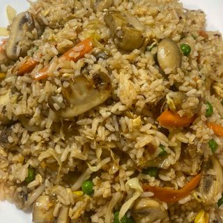 202. Ориз с гъби и соев сос (800гр)