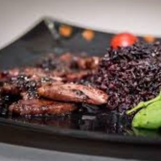 Свински бон филенца с черен ориз