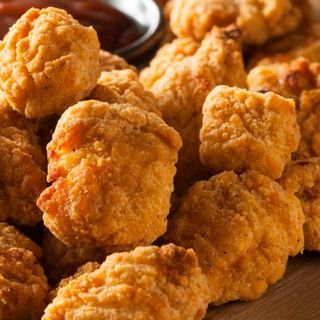 Хрупкави Пилешки Хапки и Млечен сос