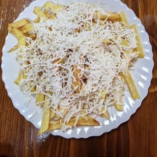 Пържени картофи със сирене (330г)
