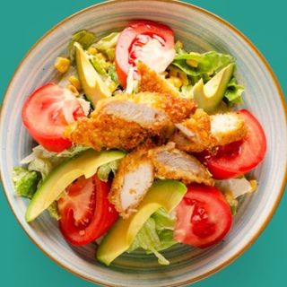 Салата с хрупкаво пиле и френски сос