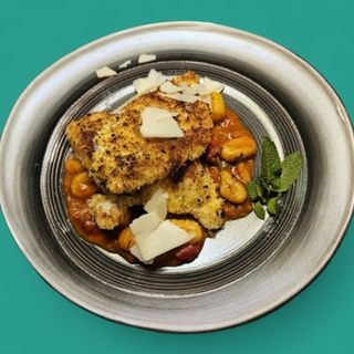 Пиле с пармезанова коричка и картофени ньоки